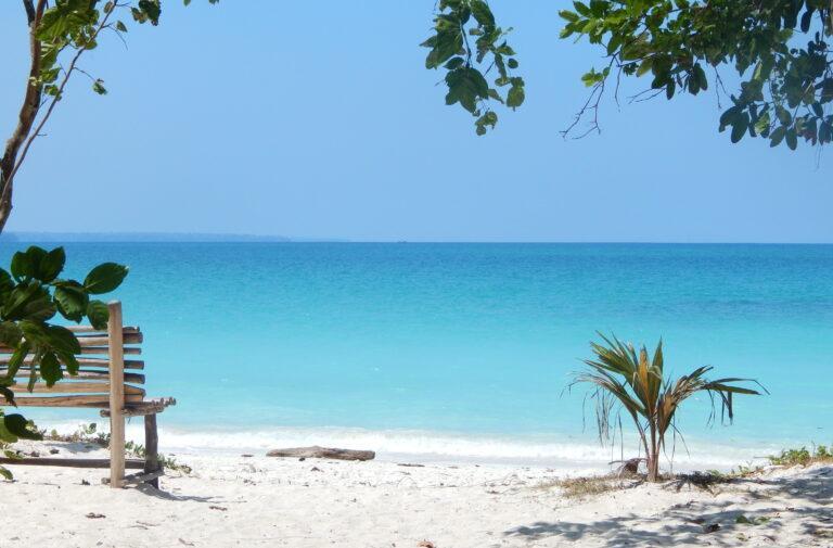 https://shuddhdesitravels.com/wp-content/uploads/2023/08/Kala_Pathar_Beach_Havelock_Island_Andaman_India-768x505.jpg